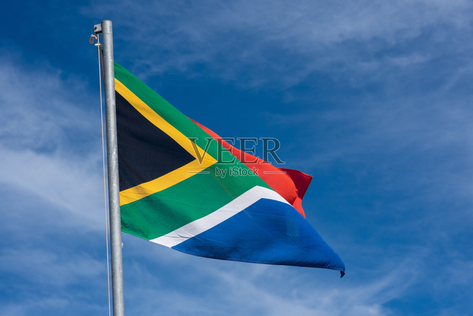 旗杆上的南非国旗照片摄影图片
