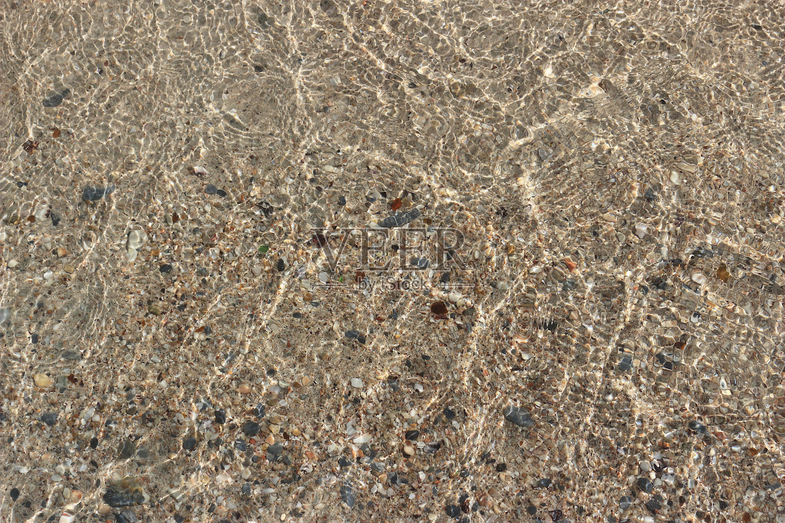 水面如此清澈照片摄影图片