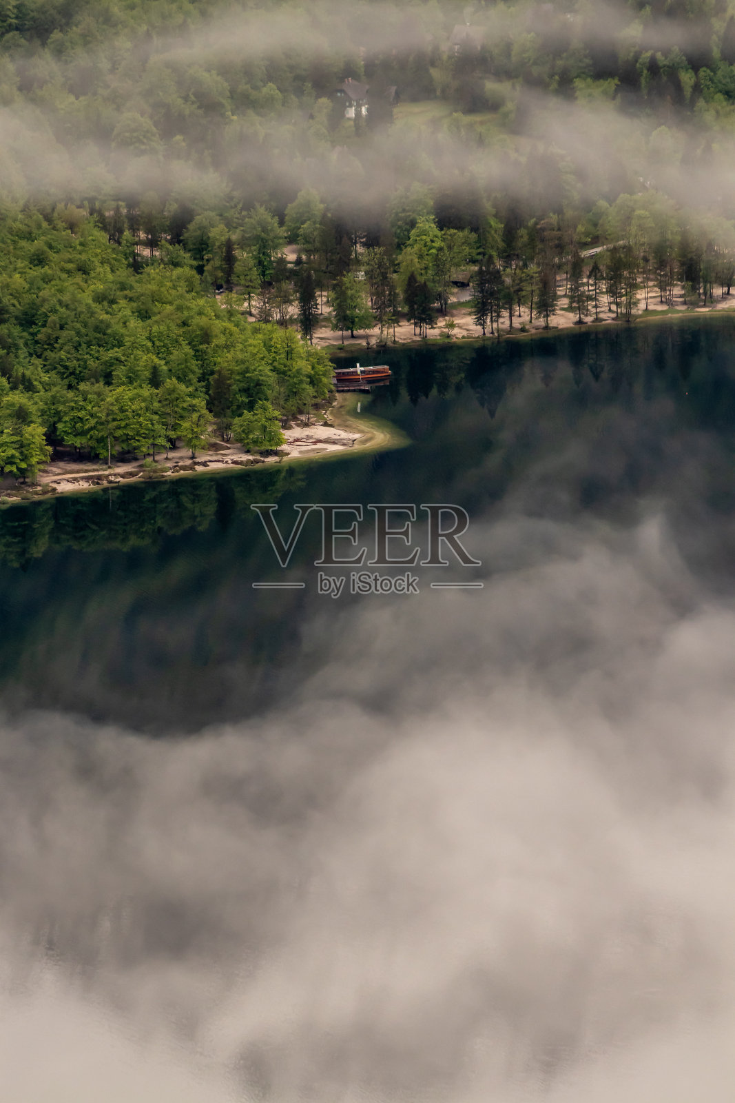 斯洛文尼亚美丽的Bohinj湖照片摄影图片