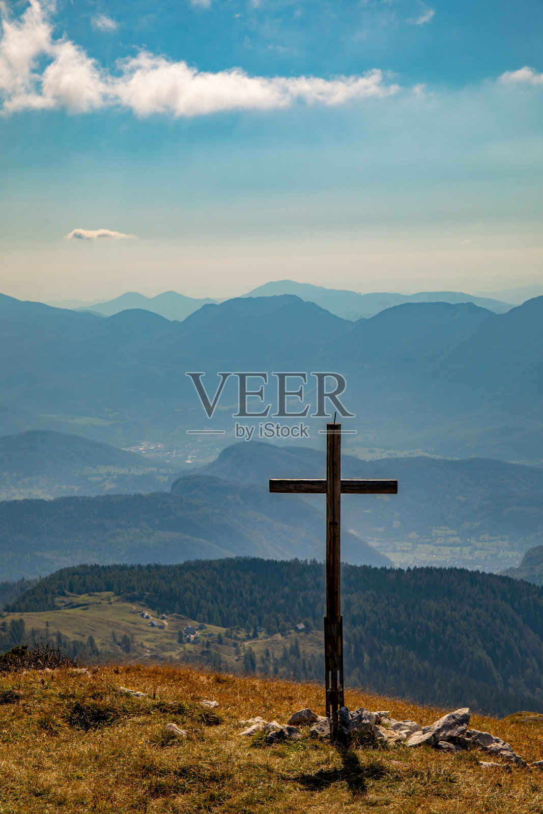 越过阿尔卑斯山照片摄影图片