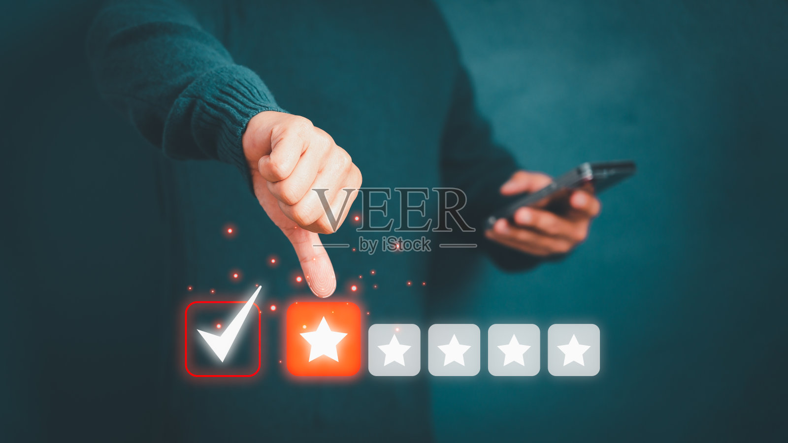 男性在顾客满意度调查中给出了负面评价。一颗星的评价，顾客评价反馈，服务评价满意度和认证理念。照片摄影图片