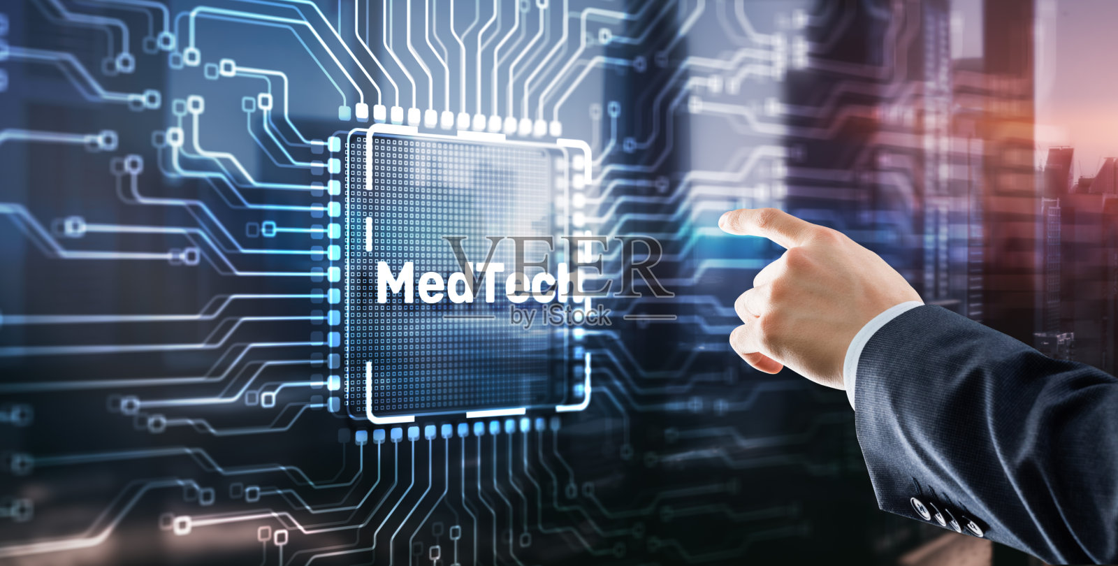 医学技术集成自动化计算保健概念。单击虚拟屏幕上的CPU图标照片摄影图片