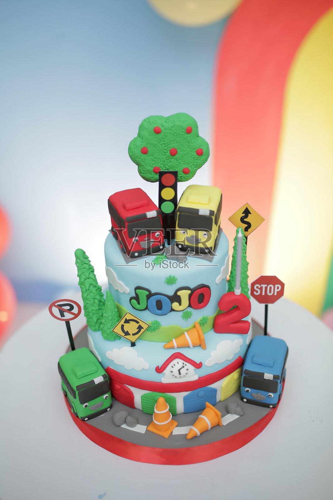 有动物车的生日蛋糕照片摄影图片