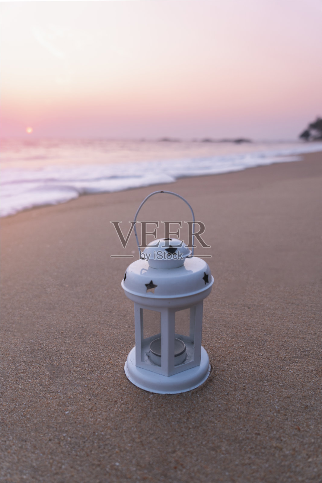 海滩上的白灯笼照片摄影图片