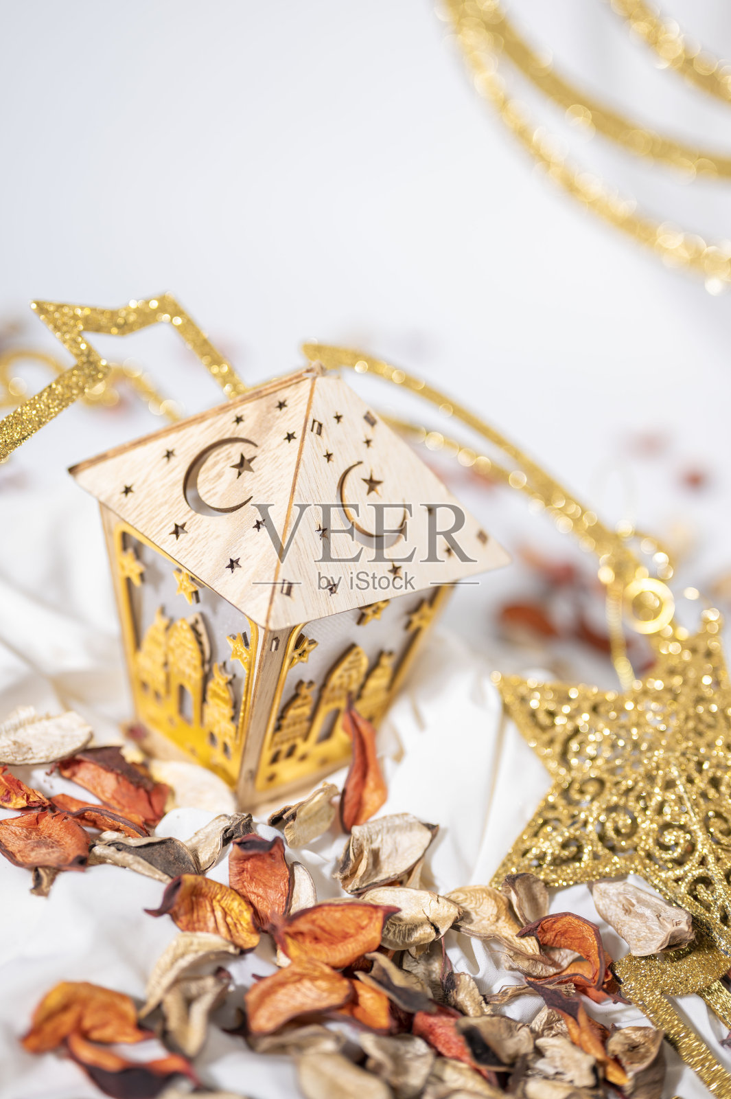 斋月和开斋节木制灯笼装饰照片摄影图片