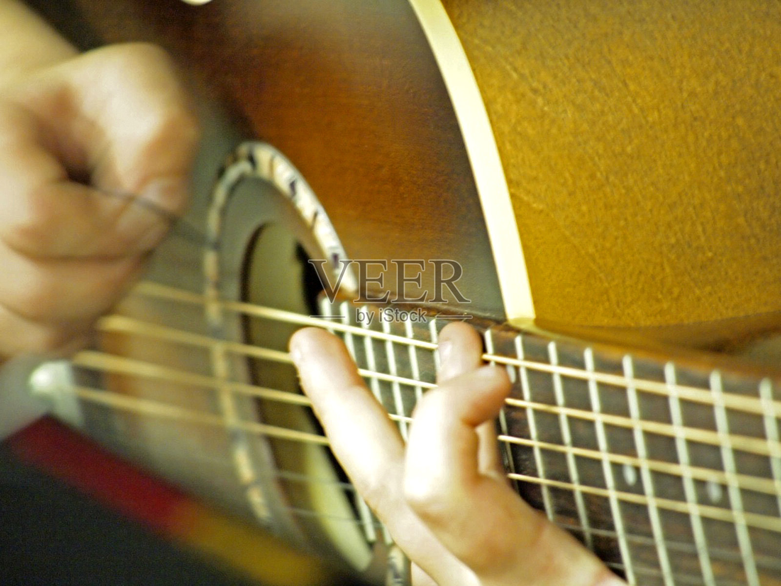 吉他指板上的小手指照片摄影图片