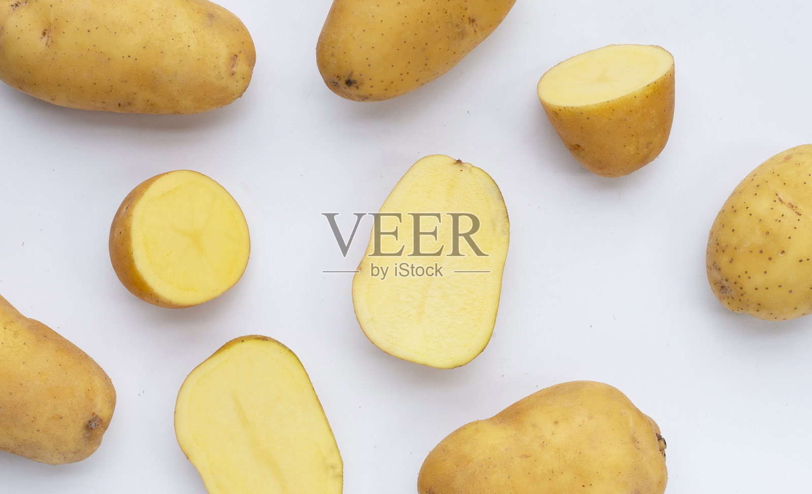 白色背景的生土豆照片摄影图片
