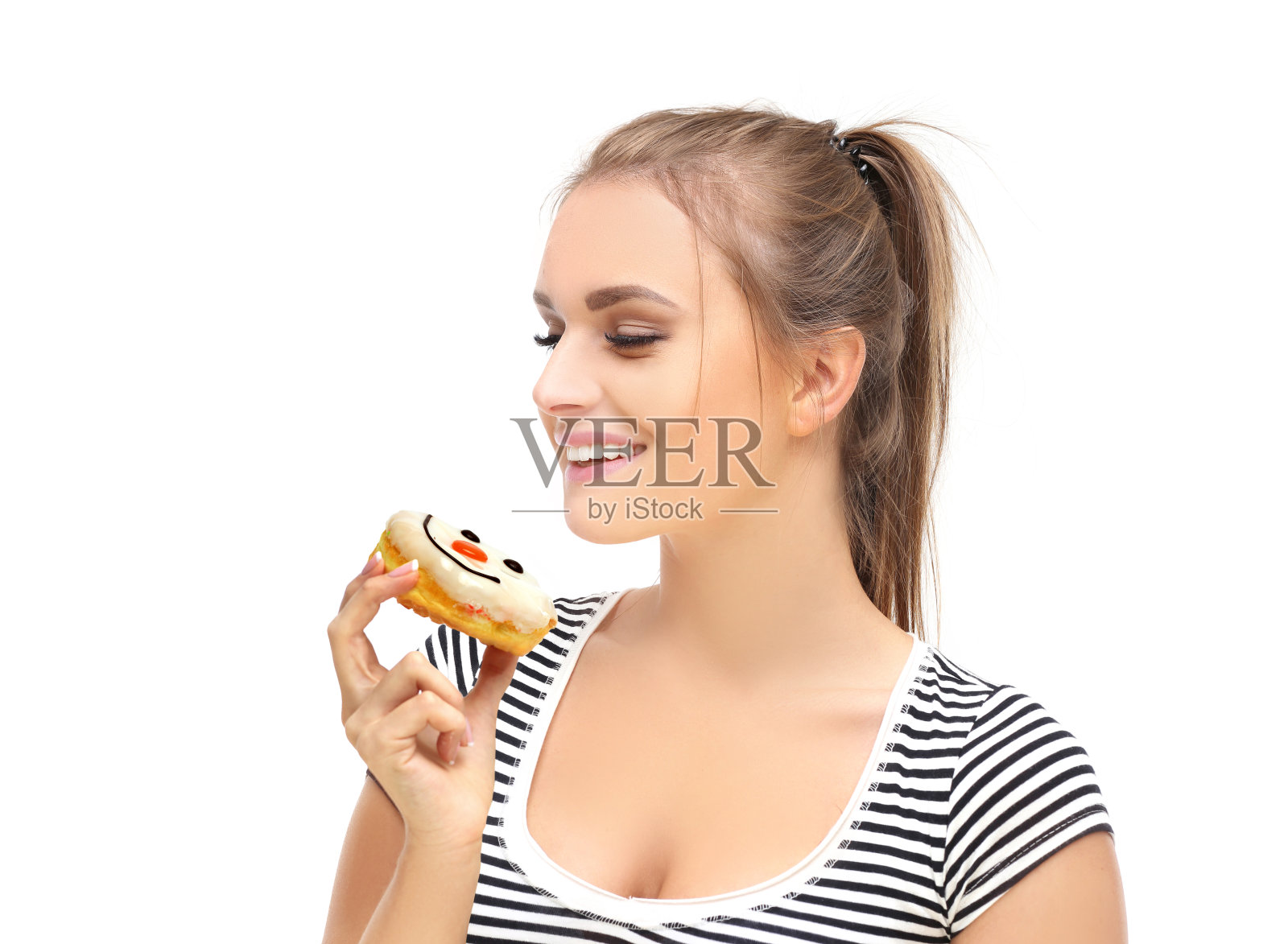 有趣的女孩和五颜六色的甜甜圈。照片摄影图片