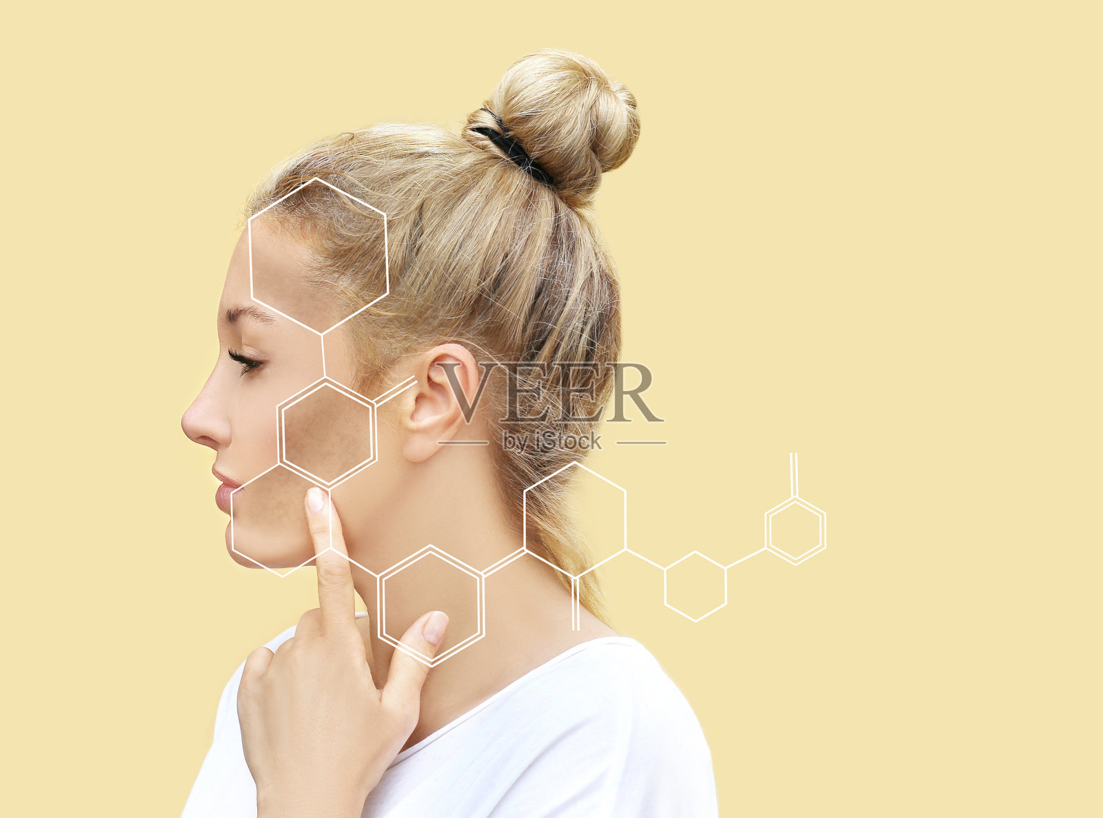 黑斑，雀斑，色素沉着(黄褐斑或黄褐斑)，概念-皮肤提亮，皮肤美白，果酸，AHA，皮肤提亮照片摄影图片