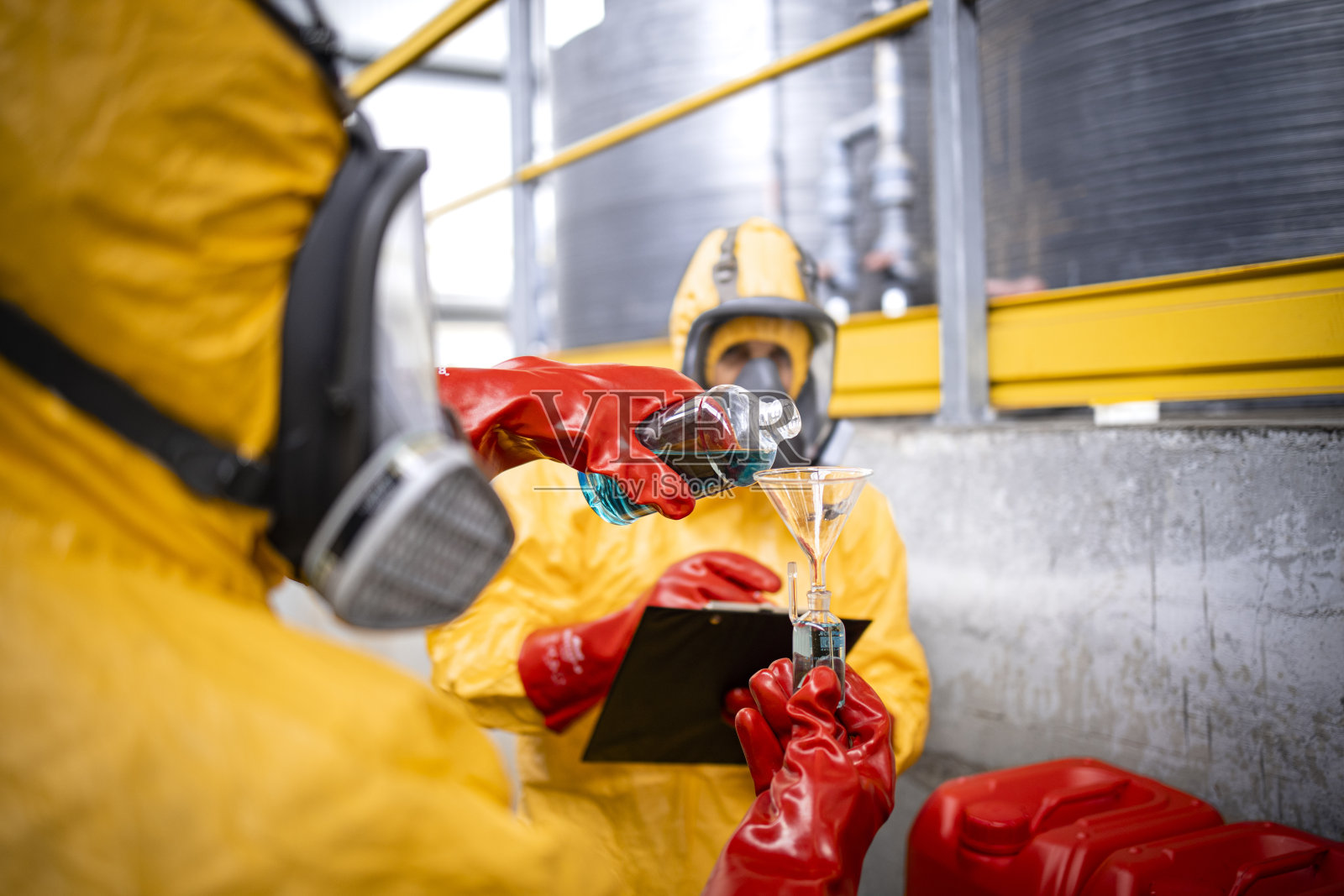 化工厂质量控制和检测。照片摄影图片