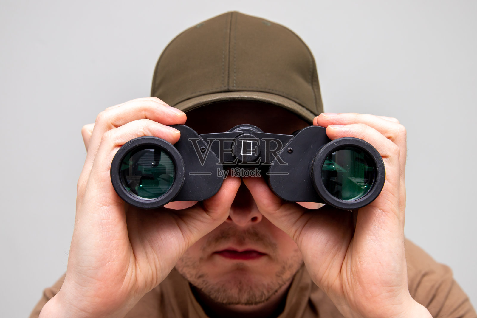 有人用望远镜看你照片摄影图片