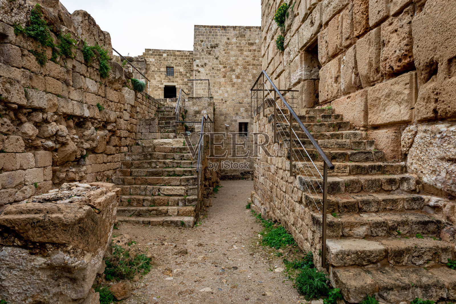 黎巴嫩比布鲁斯十字军城堡：建于12世纪，是世界上最古老的持续有人居住的城市之一照片摄影图片