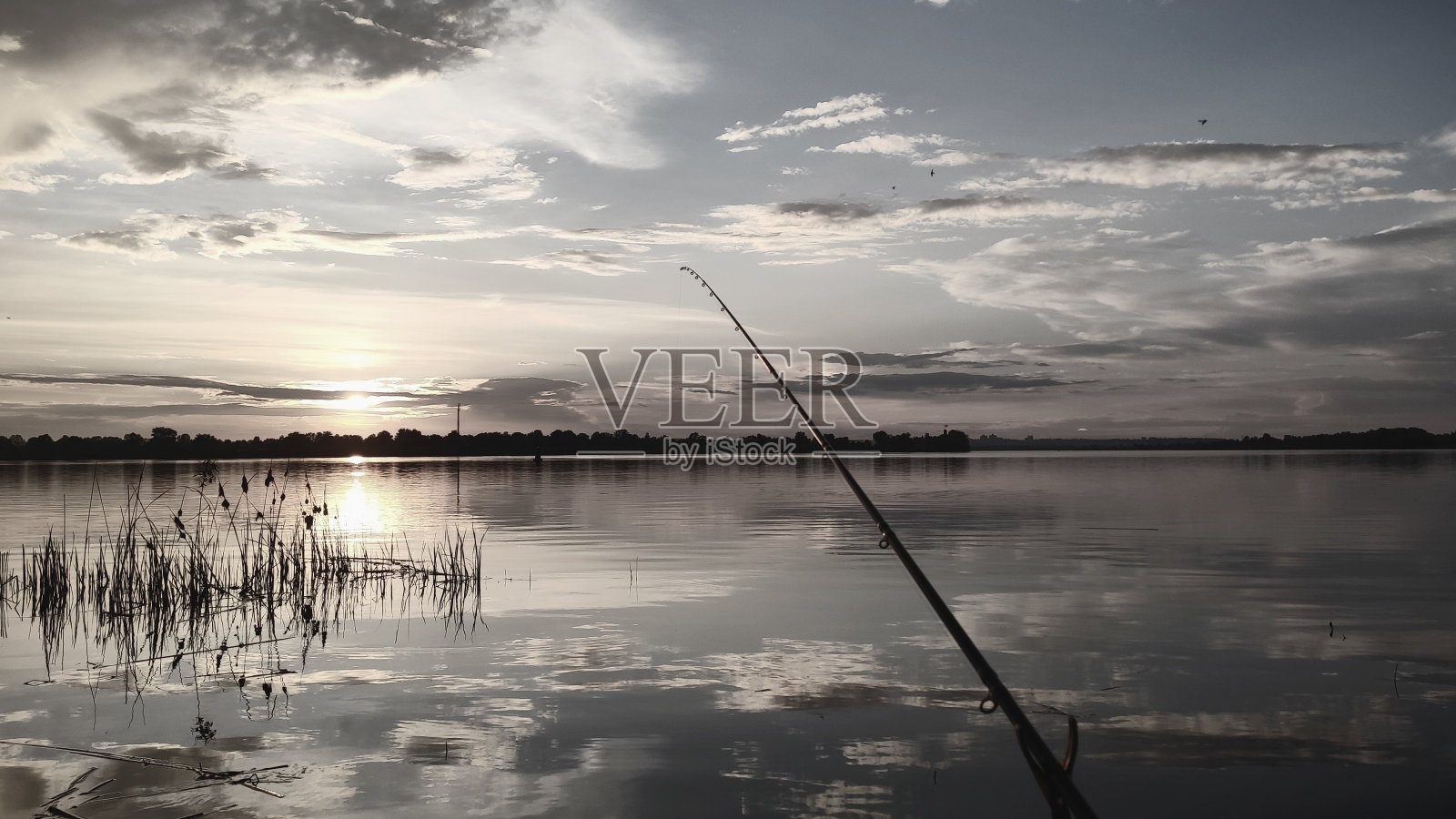 风景优美的第聂伯罗河钓鱼竿照片摄影图片