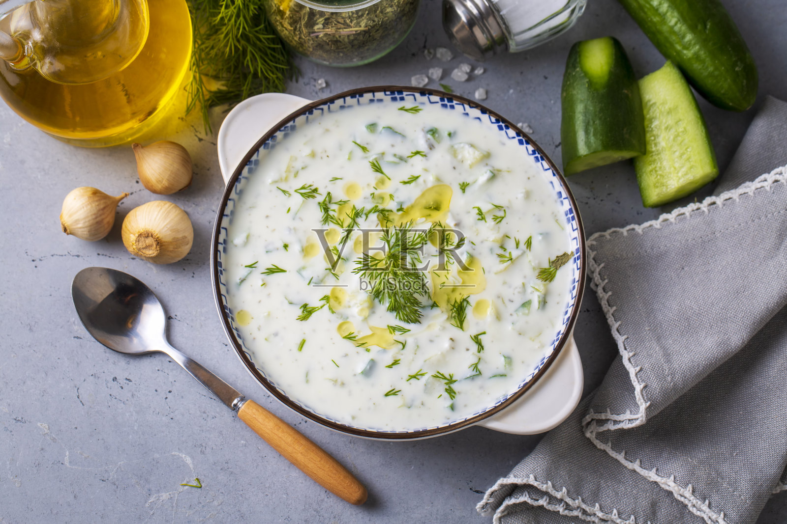 传统美味开胃菜;tzatziki(土耳其名;cacik)照片摄影图片
