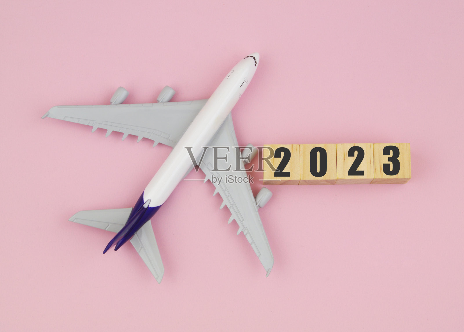 飞机型号和编号为2023。照片摄影图片