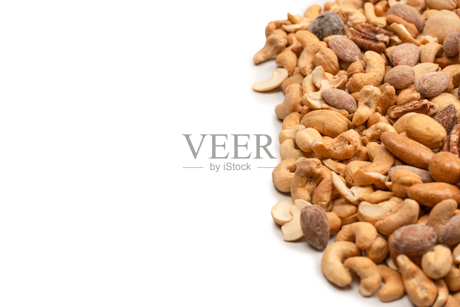 一组杏仁，开心果，核桃，澳洲坚果，腰果。照片摄影图片