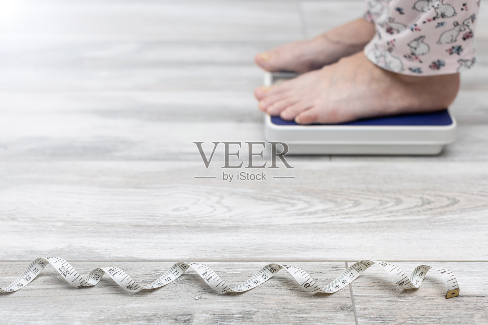 用浅景深测量的卷尺。照片摄影图片