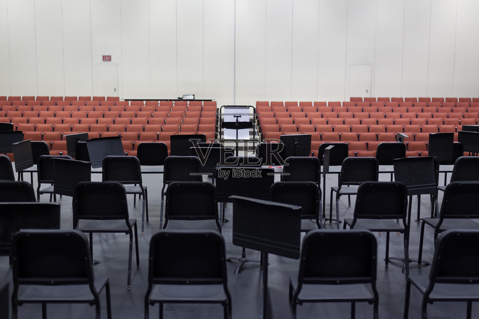 在乐队营期间，舞台是为几个游行乐队分组赛设置的照片摄影图片