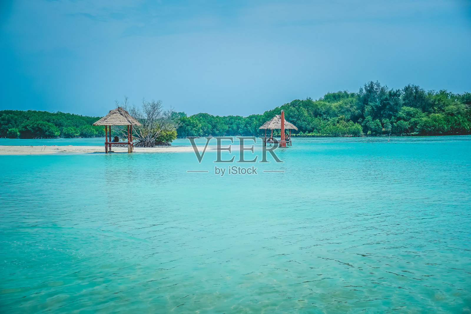 帕拉湾沙滩，帕里岛，印度尼西亚雅加达，船，海滩，树，沙子，海，独木舟，小屋，秋千照片摄影图片