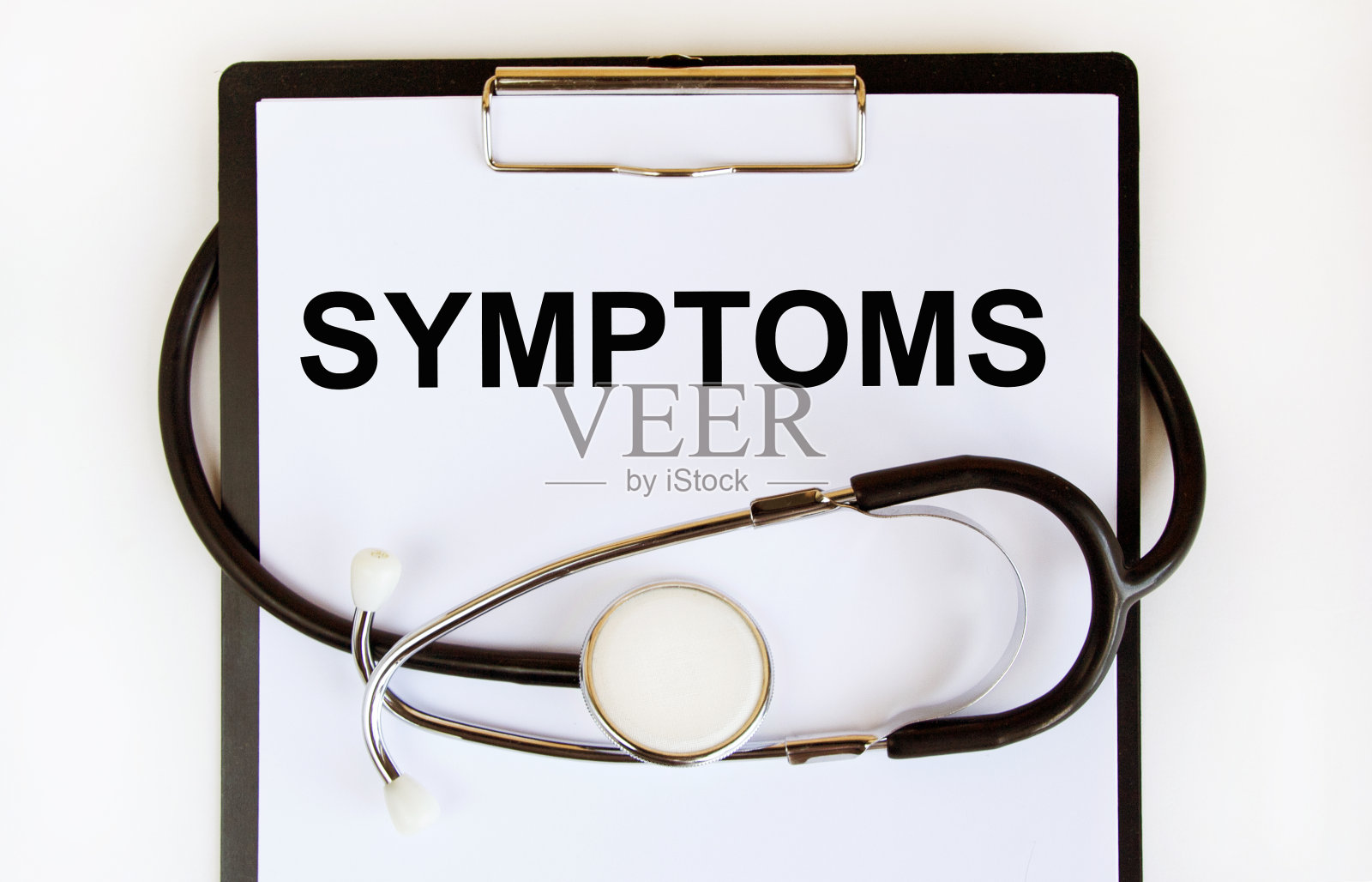 冠状病毒,Covid-19。疾病的症状，铭文在白纸上。病毒诊断。公众意识照片摄影图片