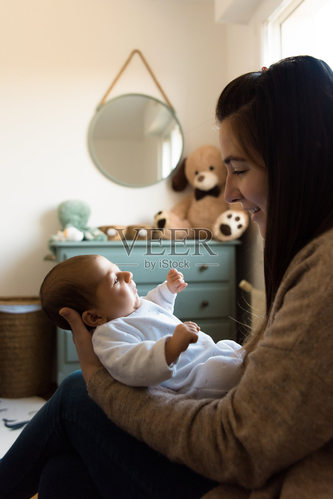 家里有孩子照片摄影图片