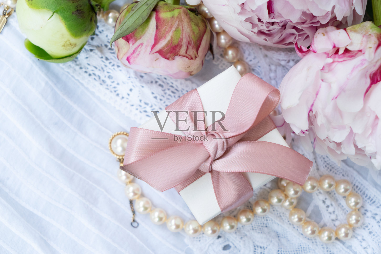 新鲜的牡丹花照片摄影图片