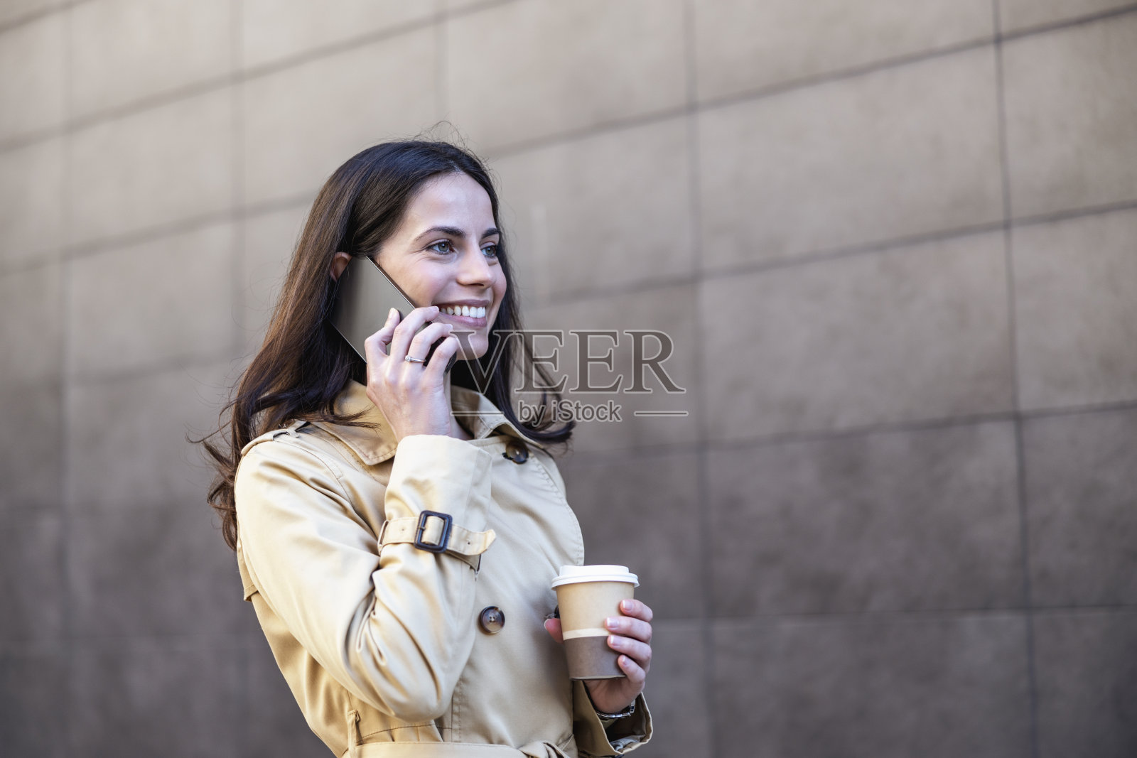 女性使用智能手机照片摄影图片