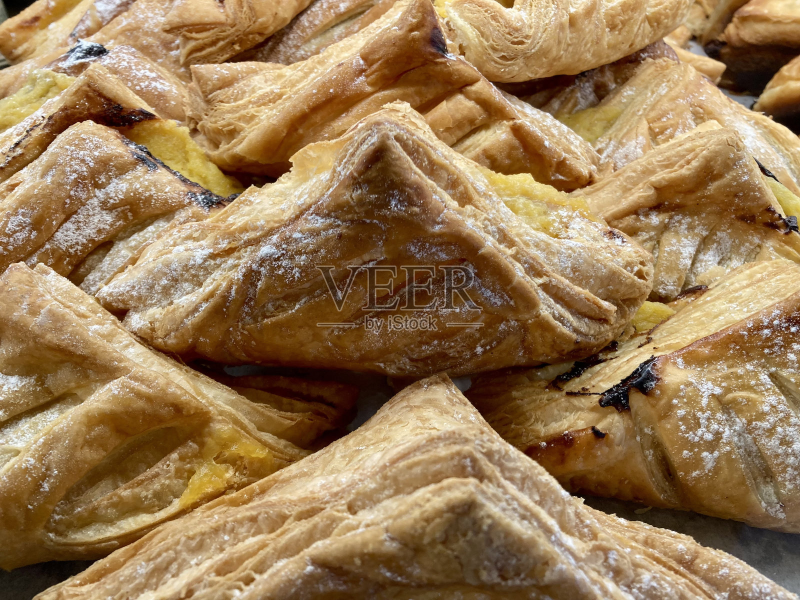 法国-法式糕点-奶油三角形照片摄影图片