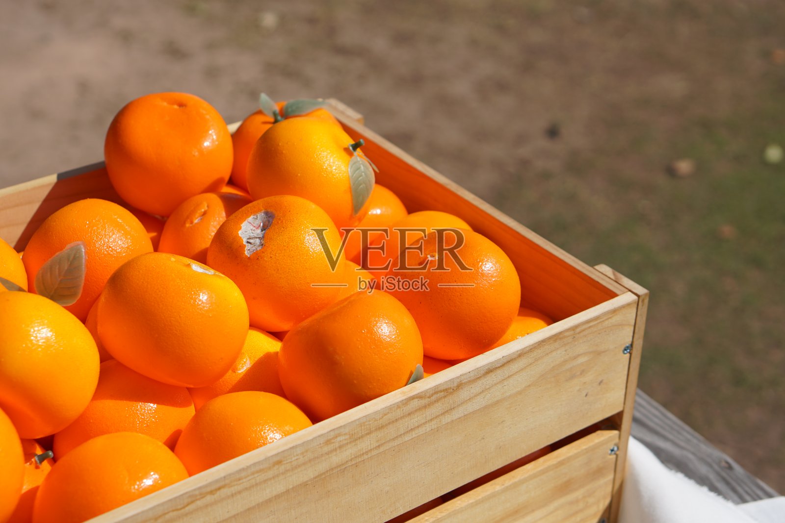 许多橘子在一个盒子里照片摄影图片