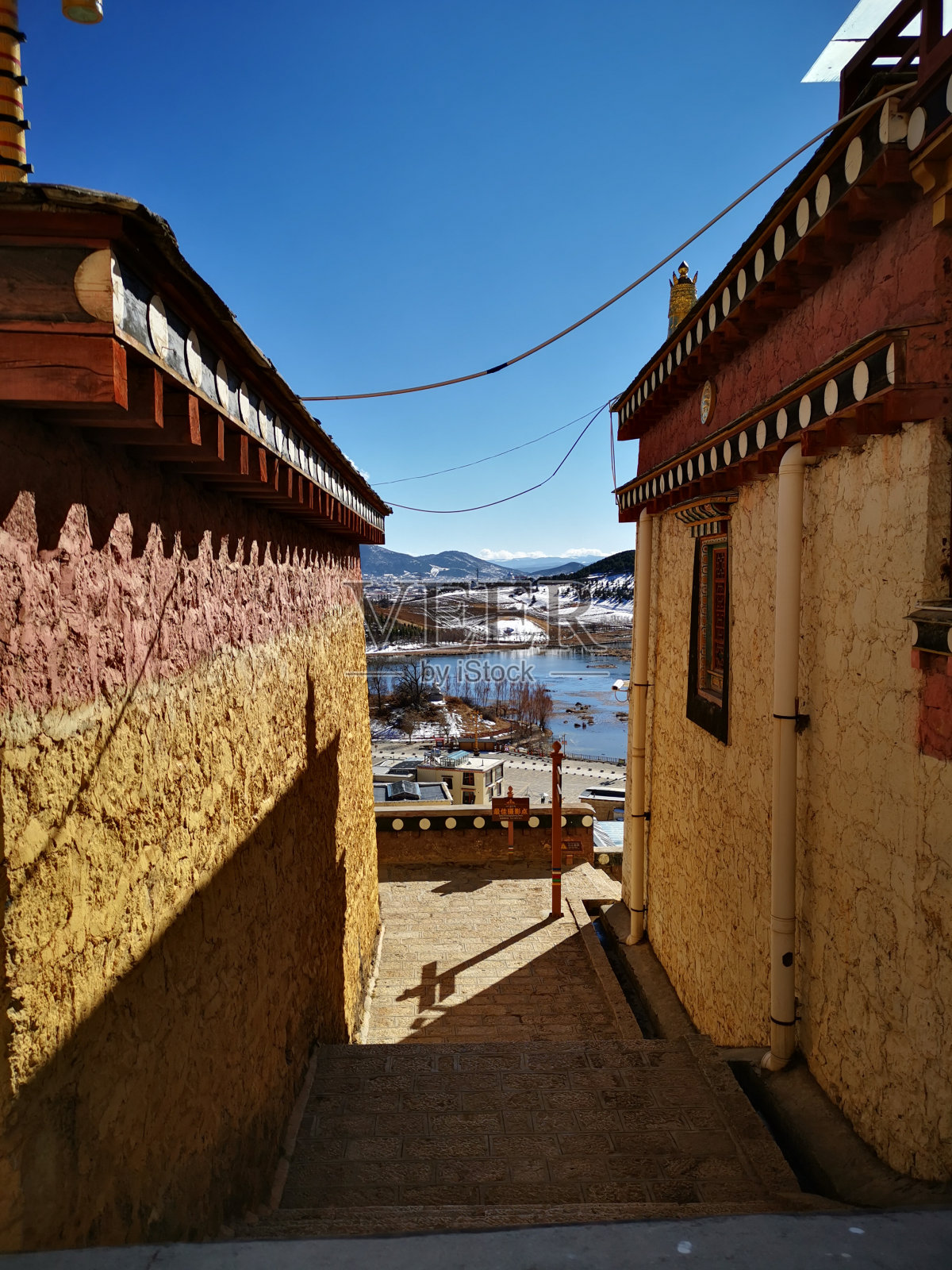 香格里拉的建筑照片摄影图片