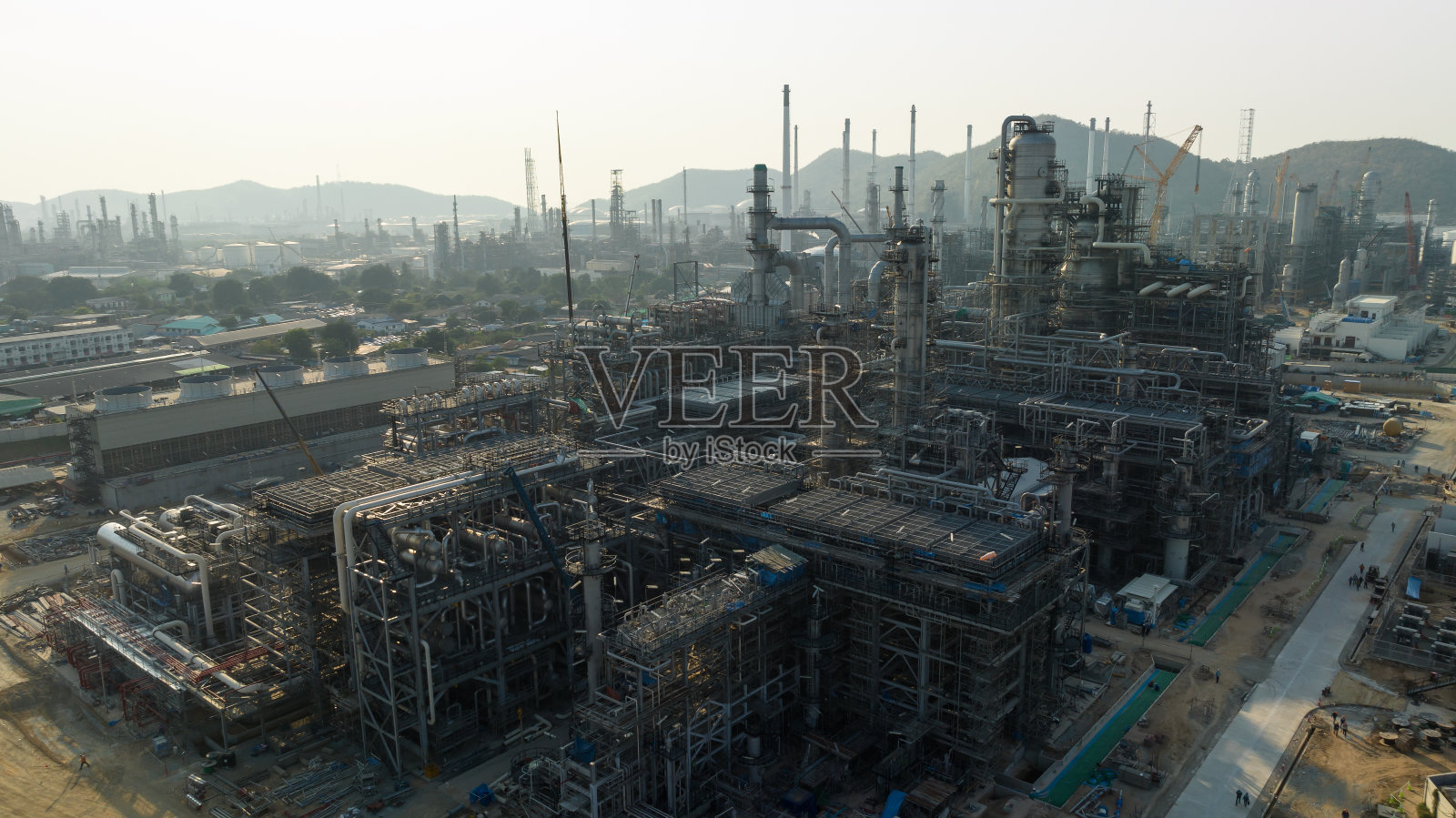 大型项目区，工业厂房建设大型原油炼油厂，鸟瞰图，照片摄影图片