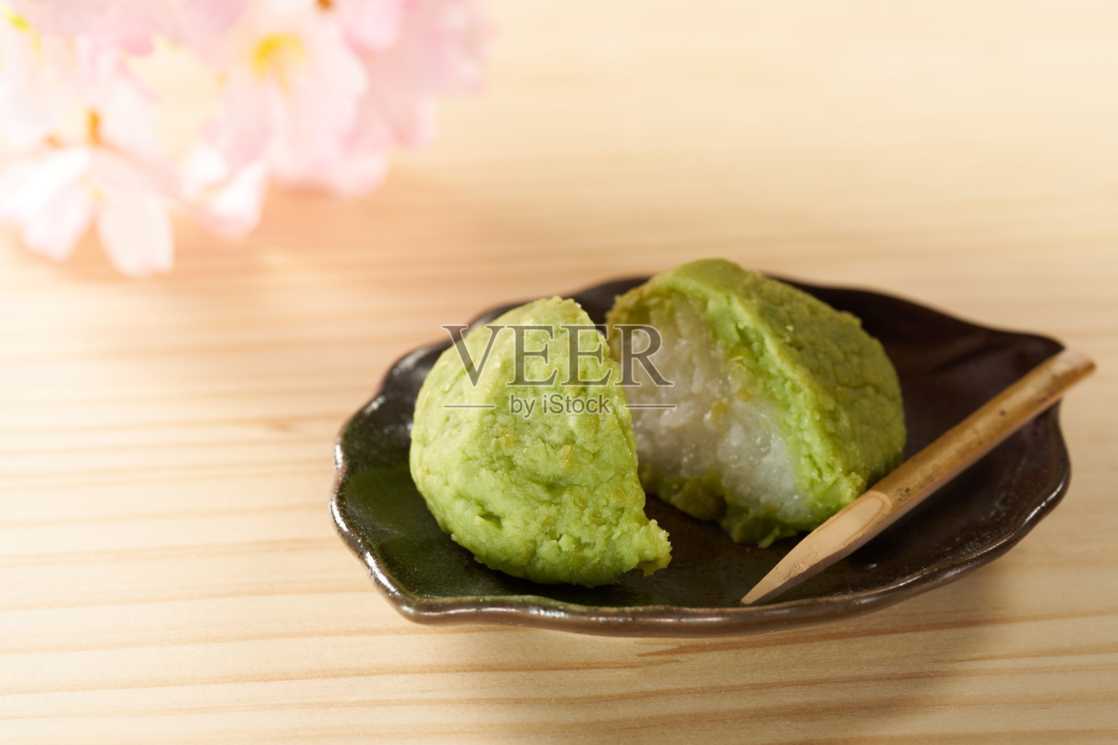 大萩或盆amochi。用豆沙和糯米制成的甜味照片摄影图片