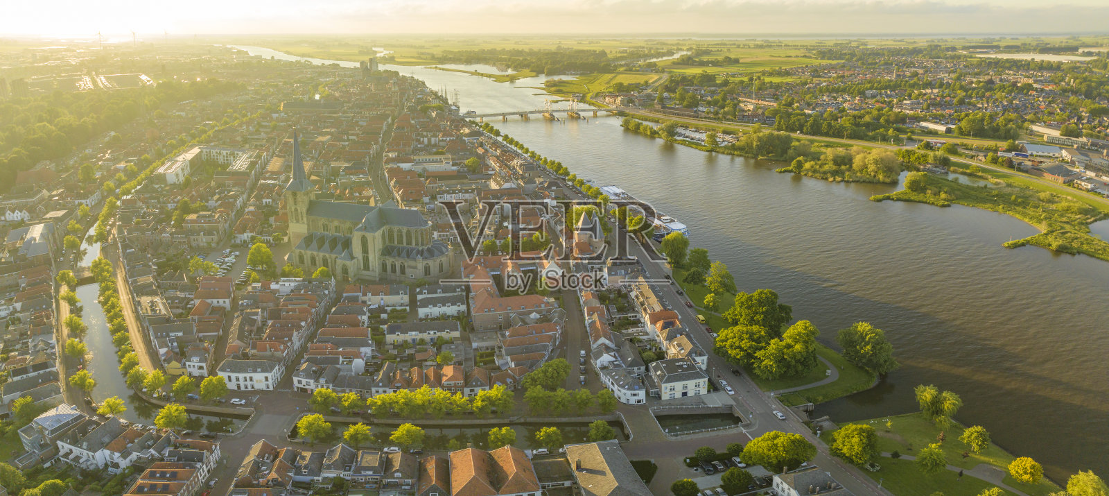 坎彭春夜空中全景照片摄影图片