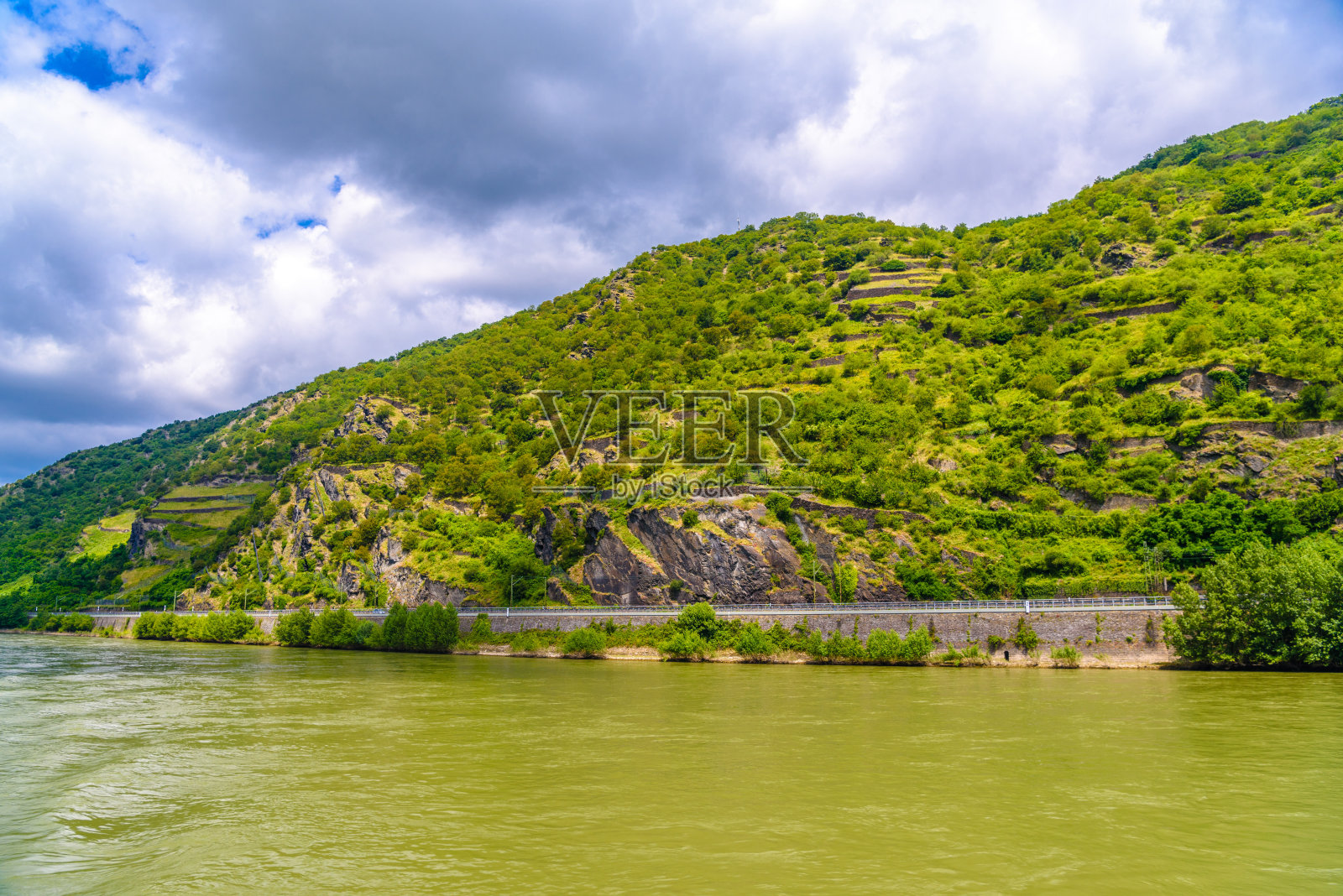 莱茵河在罗利，奥伯韦塞尔，莱茵-拉姆-克雷伊斯，莱茵-宫利，德国照片摄影图片