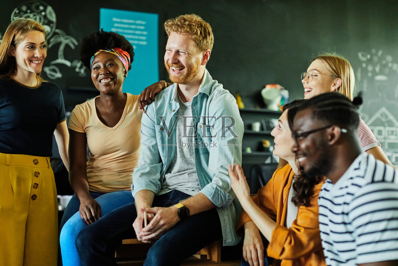 商务会议女商人女办公室肖像工作职业快乐的微笑团队合作同事商人创业创造性的学生教育项目照片摄影图片