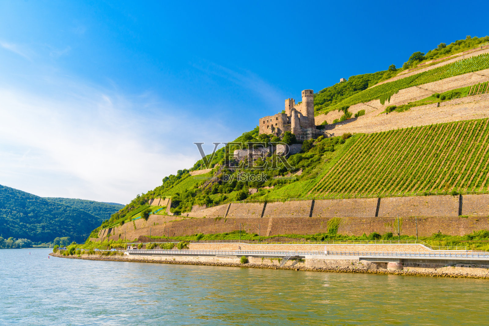莱茵河畔鲁德斯海姆的埃伦菲尔斯城堡遗址，德国黑森州达姆施塔特的莱茵-陶努斯-克瑞斯照片摄影图片