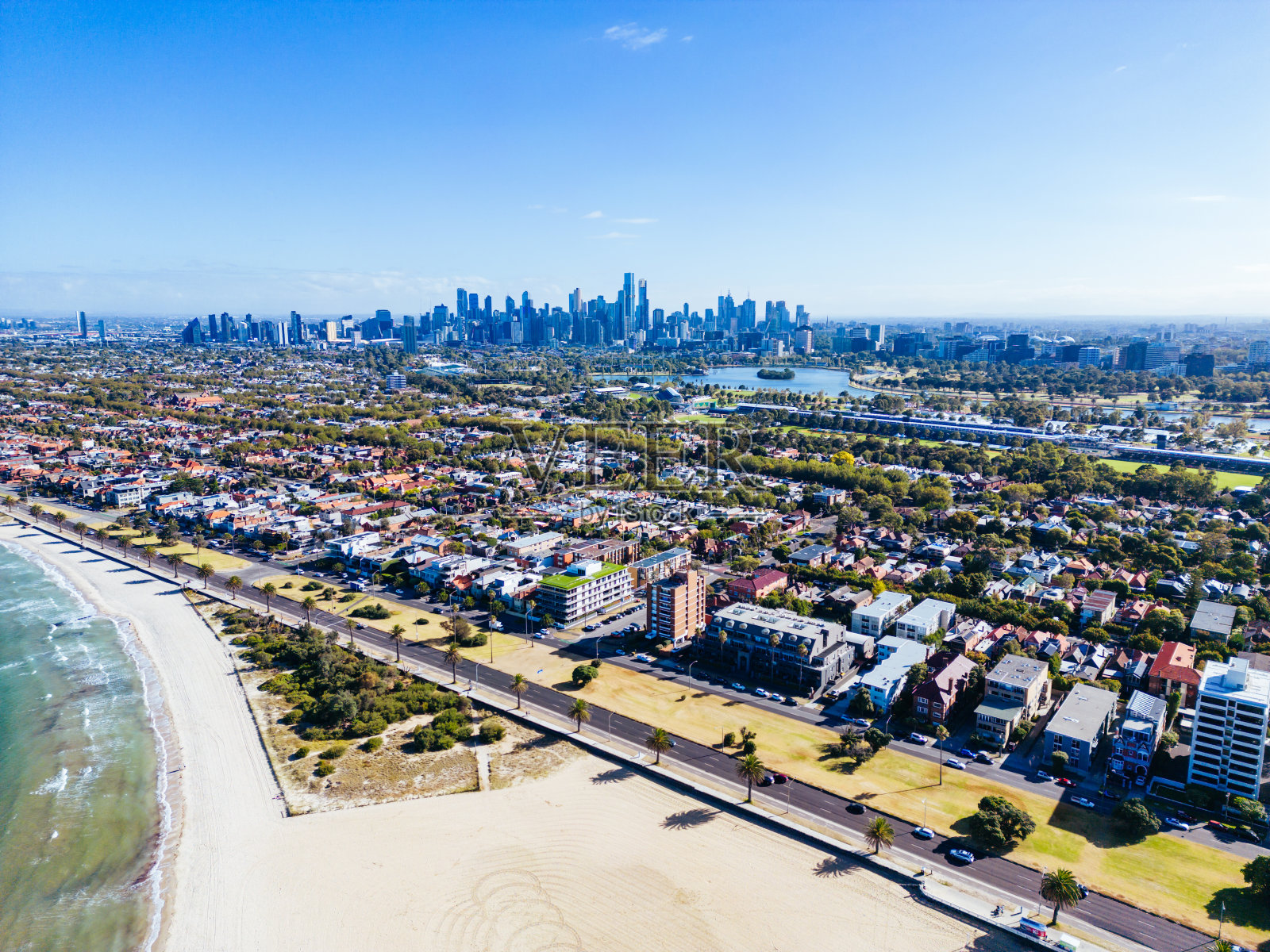 从澳大利亚的圣基尔达俯瞰墨尔本照片摄影图片