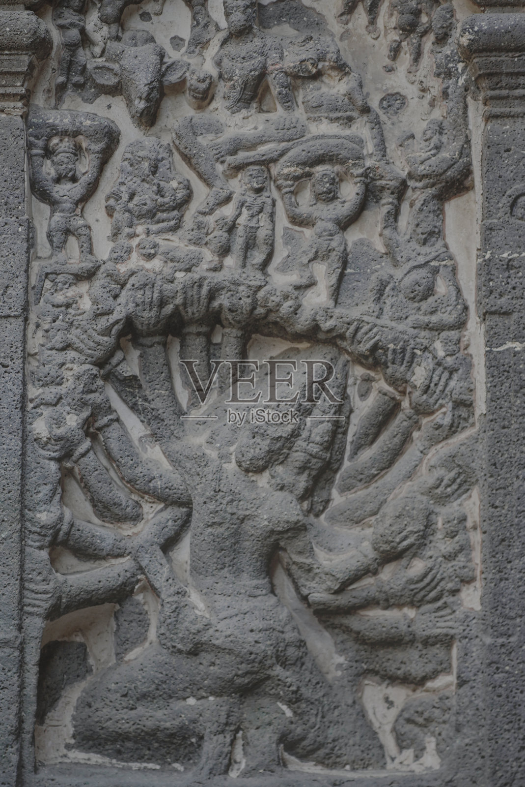 艾罗拉洞窟冈仁波齐寺内部石雕拉近拉梵那试图提升冈仁波齐山的细节照片摄影图片