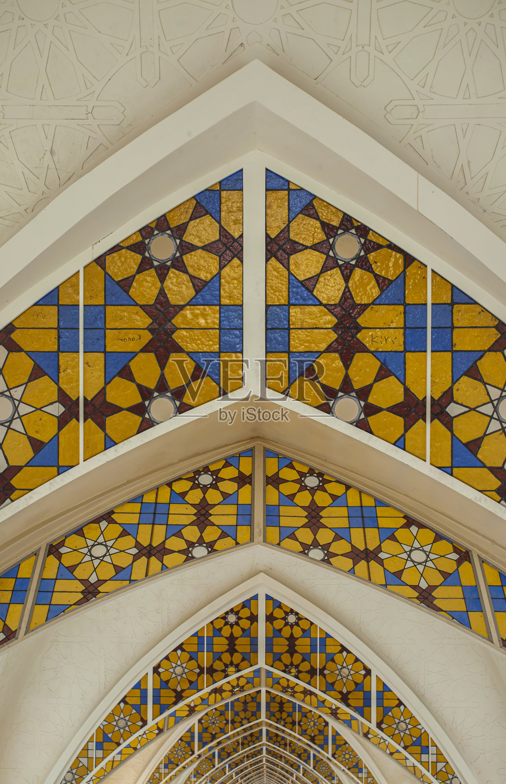 西爪哇Al Jabbar大清真寺的建筑细节，这是一座全新的清真寺，是印度尼西亚西爪哇万隆最大的清真寺之一。印度尼西亚西爪哇省的地标和标志。照片摄影图片