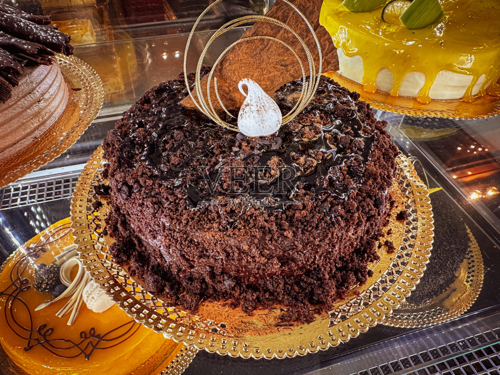 冷冻展柜里的蛋糕特写照片摄影图片