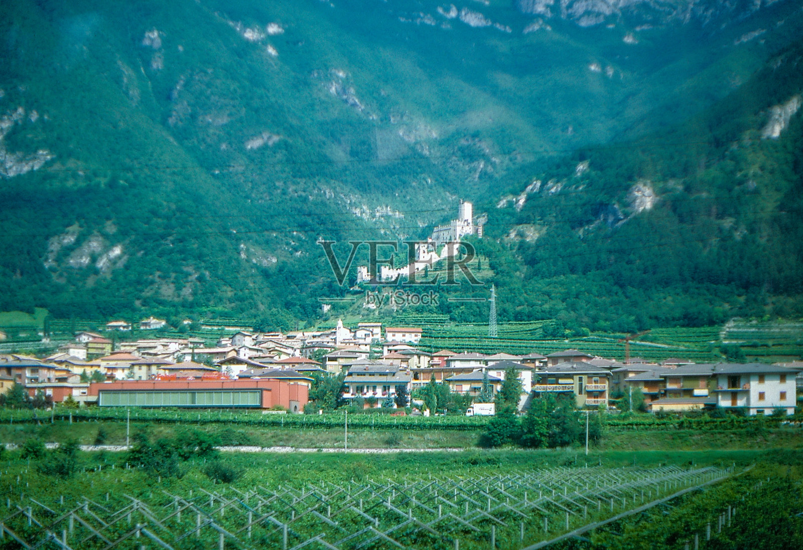 1980s old Positive Film scanned, the view of highway E45 from Bressanone to Verona, Dolcè, Italy照片摄影图片