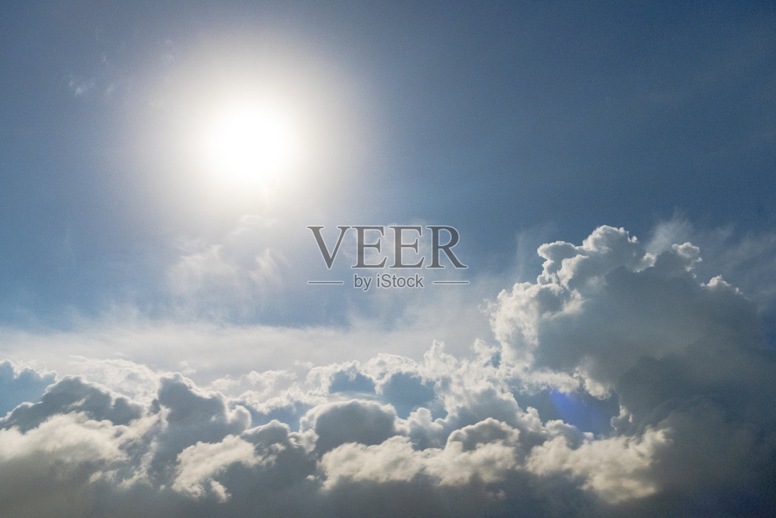 墨西哥图卢姆的满月和多云的天空照片摄影图片