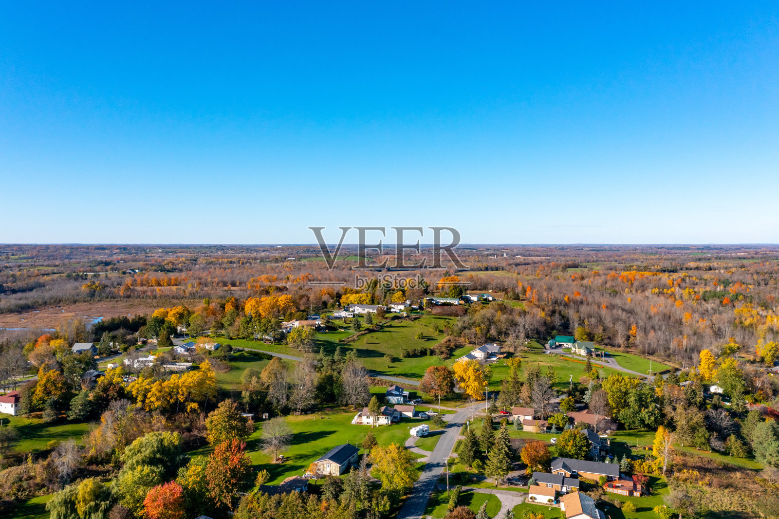 加拿大黑斯廷斯的空中米湖和特伦特河照片摄影图片