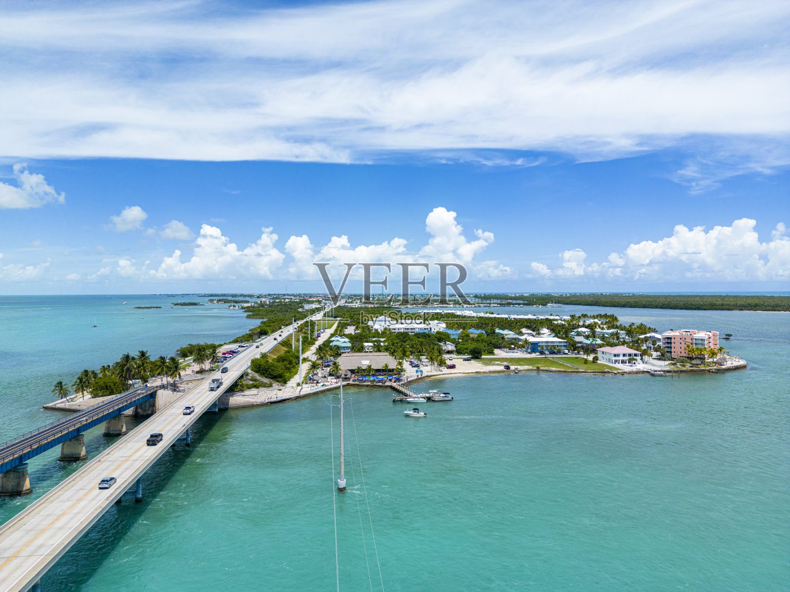 马拉松岛和七英里桥的鸟瞰图照片摄影图片