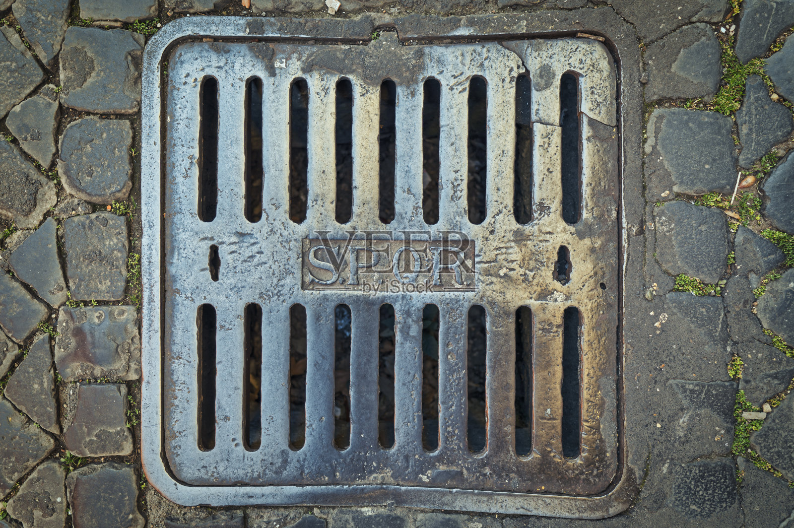 罗马的墓碑上刻有古代铭文s.p.q.r照片摄影图片