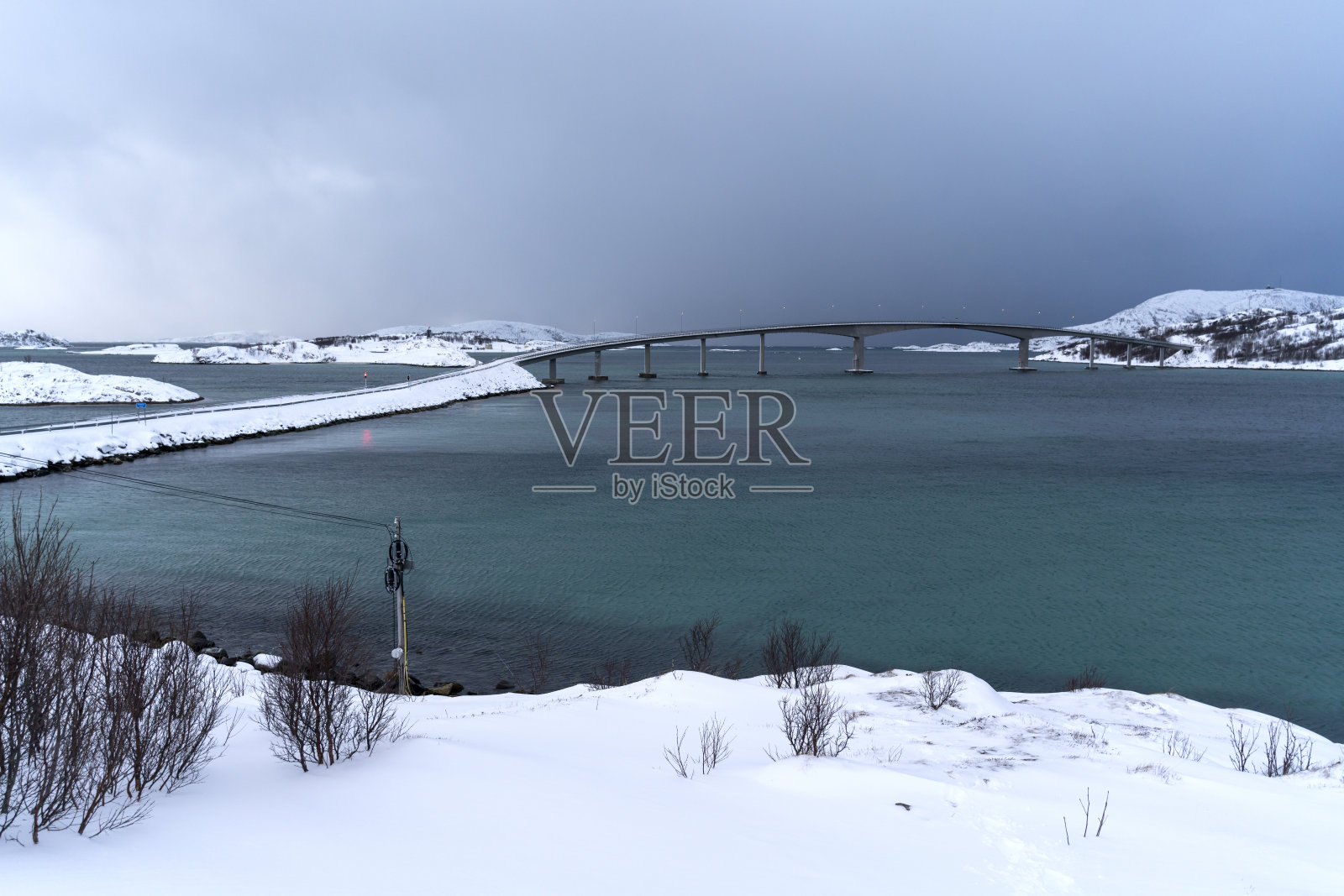 挪威特罗姆瑟的Sommaroy桥照片摄影图片