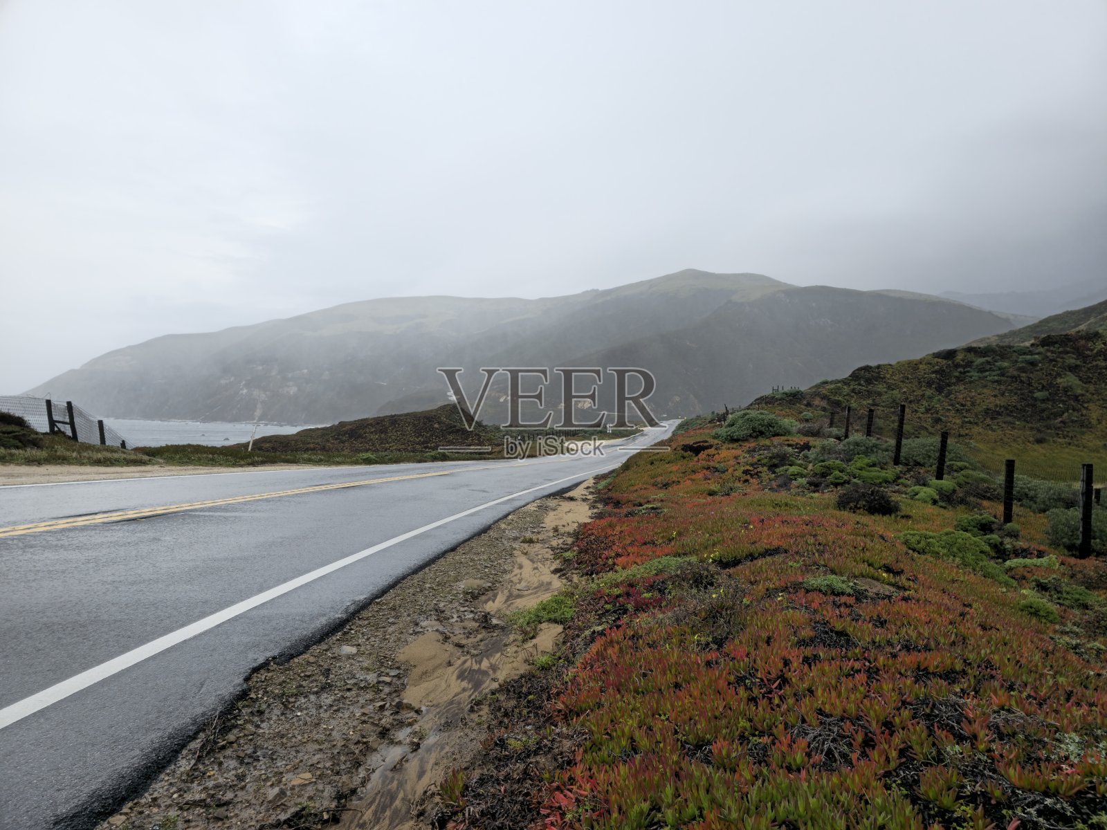雨雾道路照片摄影图片
