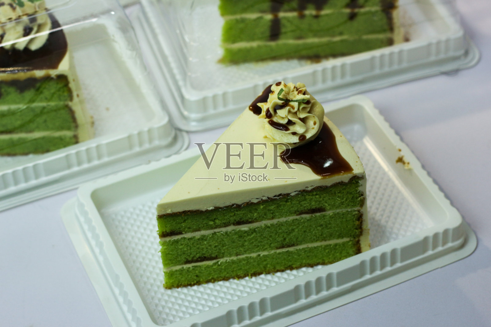 切片​​塑料盒子里的煎饼照片摄影图片