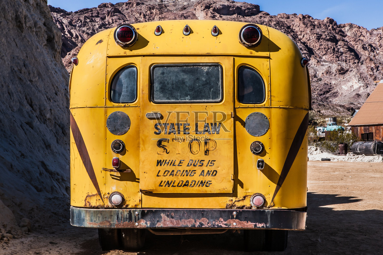 黄色旧校车照片摄影图片