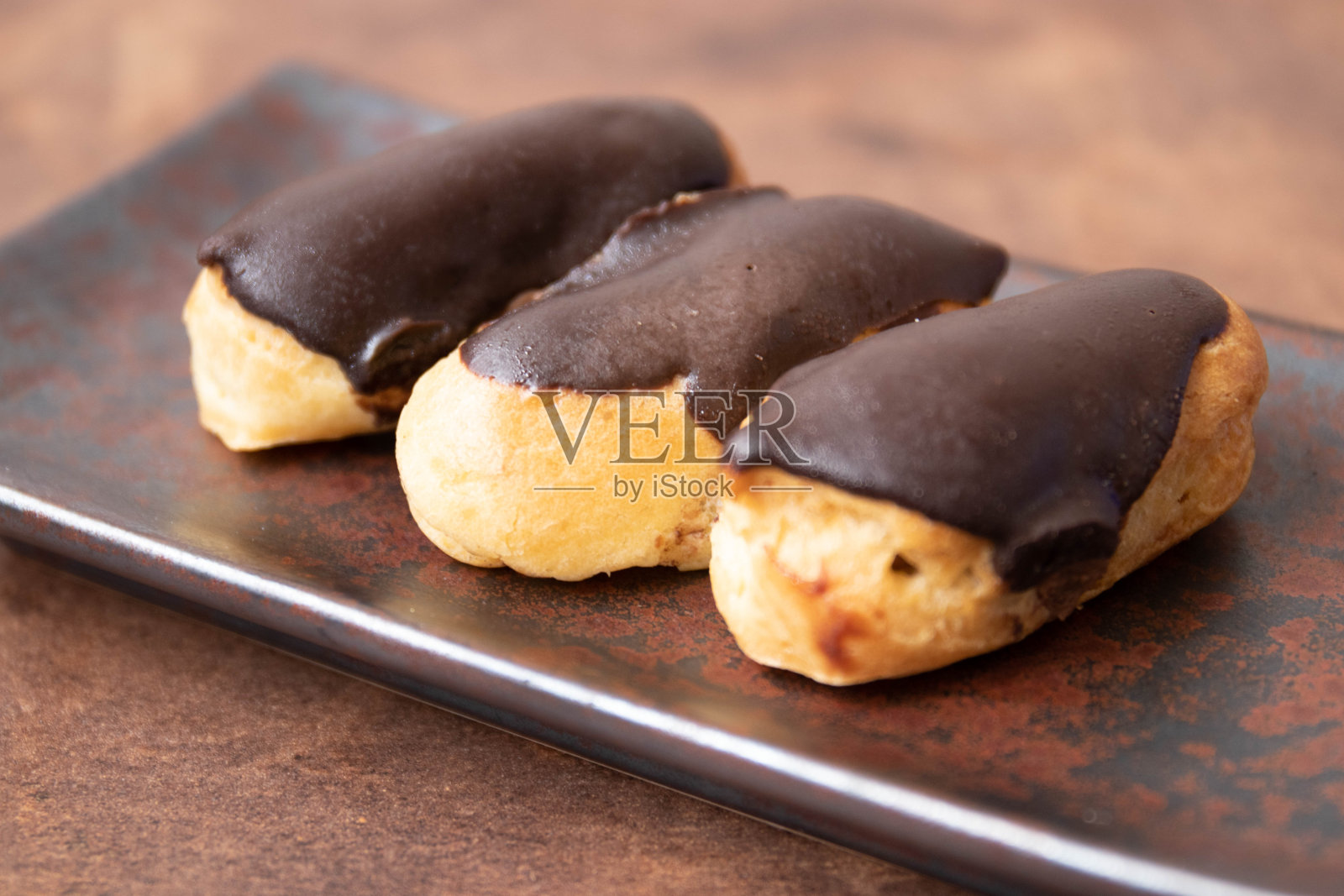 接近传统的荷兰甜点，巧克力夹心照片摄影图片